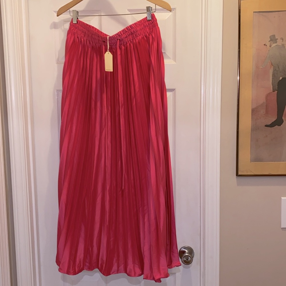 New Jodifl maxi skirt size medium Elegant Pink satin Pleated NWT